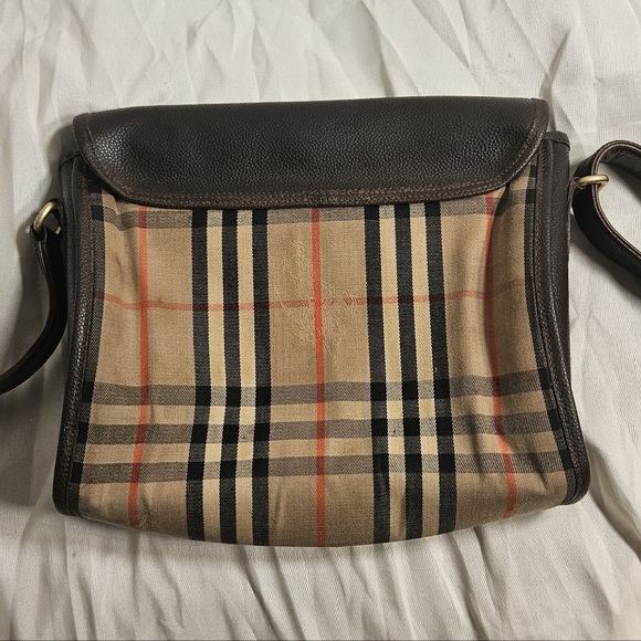 Burberry's Vintage Messenger Bag - Picture 4 of 7